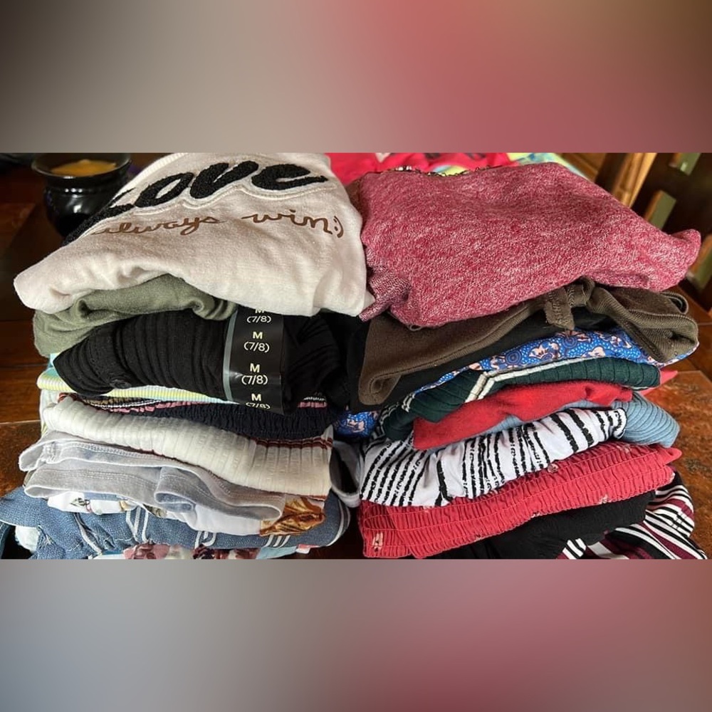 Girls Mix of 25 shirts/rompers Girls Sz 7/8